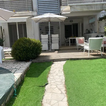 Fregene House - Jacuzzi & Garden Holiday home
