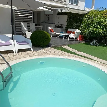 Fregene House - Jacuzzi & Garden Holiday home *
